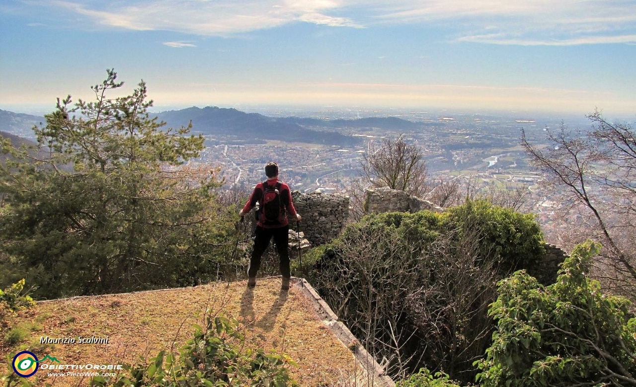 27 Panorama verso i Colli di Bergamo....JPG